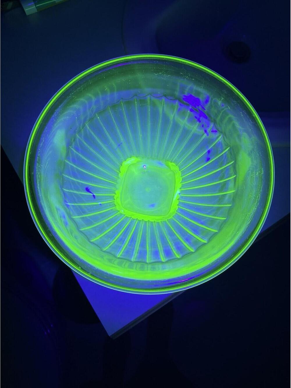Hazel Atlas Optic Green Uranium Glass Bowl 9.5” UV Reactive Vaseline